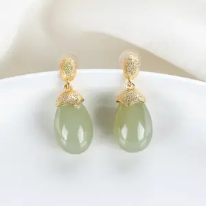 Anting giok Hotan untuk wanita, desain berbentuk tetesan air mata, estetika Cina, aksesori indah dan serbaguna