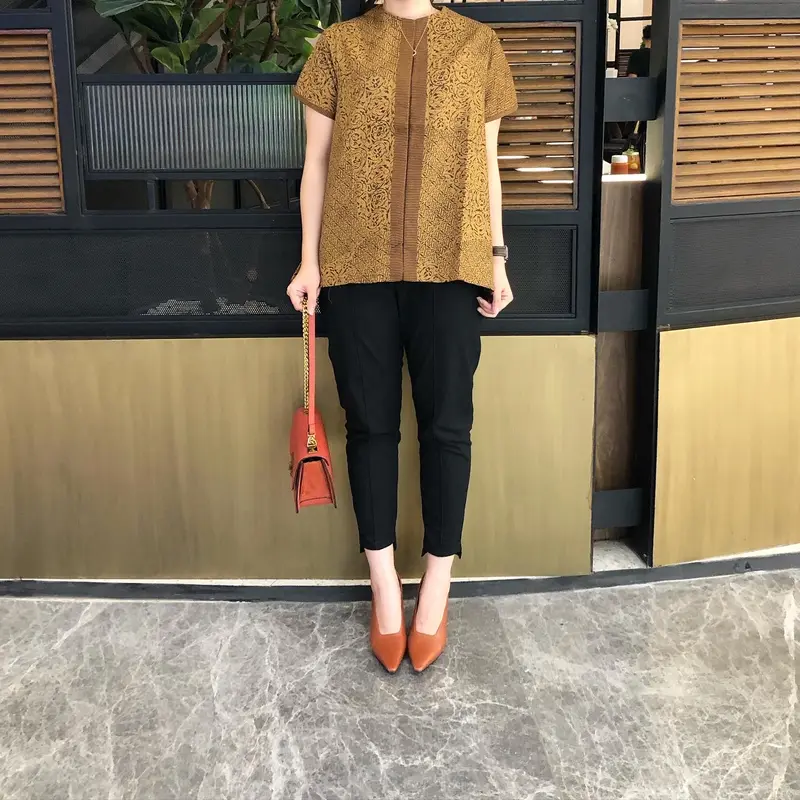 Lausboutique-Modela Sogan Jawa-Blus Batik 0