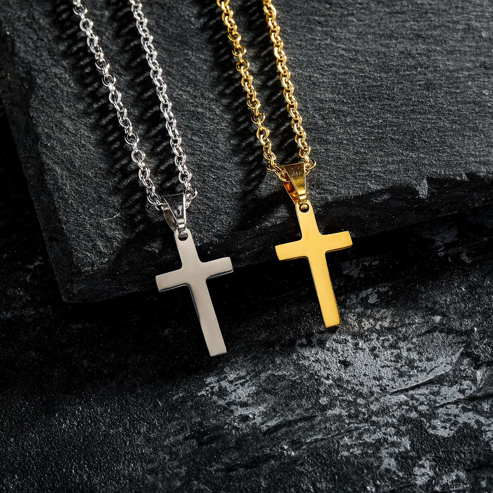 Hip-hop Trend Titanium Steel Cross Pendant Necklace, Stainless Steel Necklace for Men and Women, Daily Clothing Accessories, Stackable Necklace, Exquisite Birthday Present