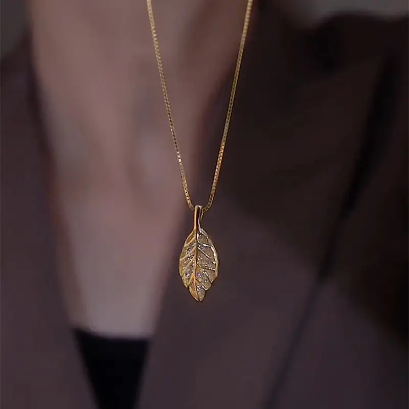 Leaf titanium steel necklace female light luxury niche senior sense net celebrity explosive commuter girl collarbone chain leaves