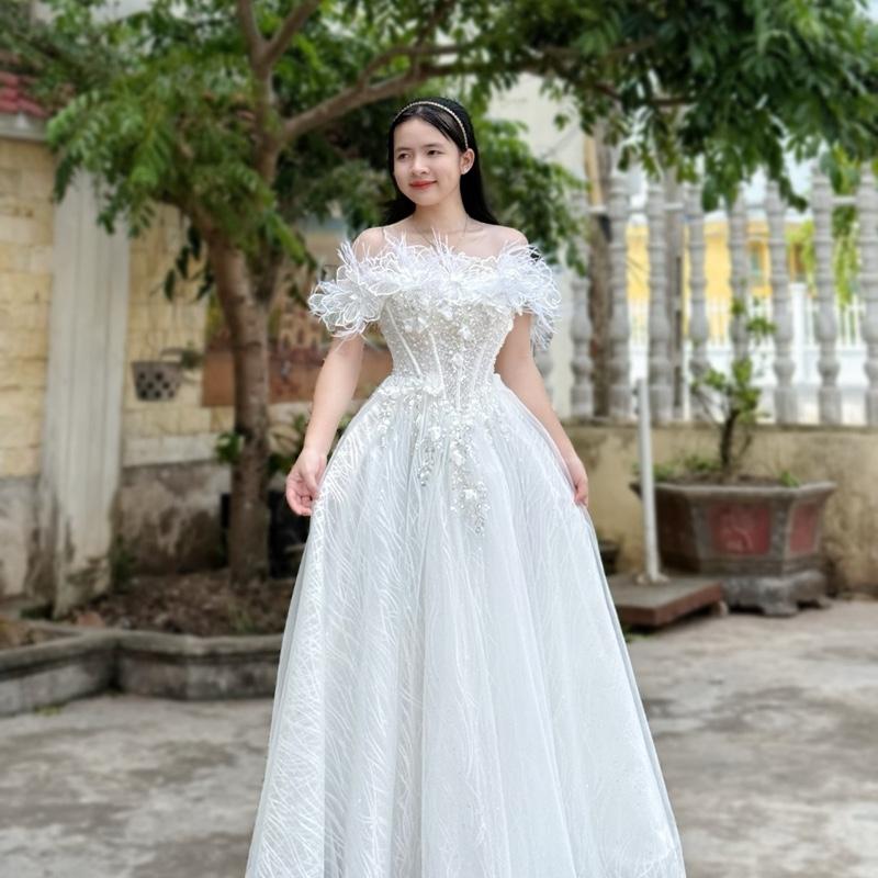  Váy suông đi bàn kim sa có hoa lông vũ siêu sang trọng Váy Cưới 