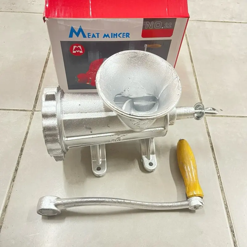 Gilingan Daging Manual NO.22 Meat Mincer Besi Cor Kokoh Mata Pisau Tajam Hemat Waktu Anti Ribet untuk Dapur Rumahan & Usaha Kuliner dengan Desain Ergonomis dan Mudah Dibersihkan