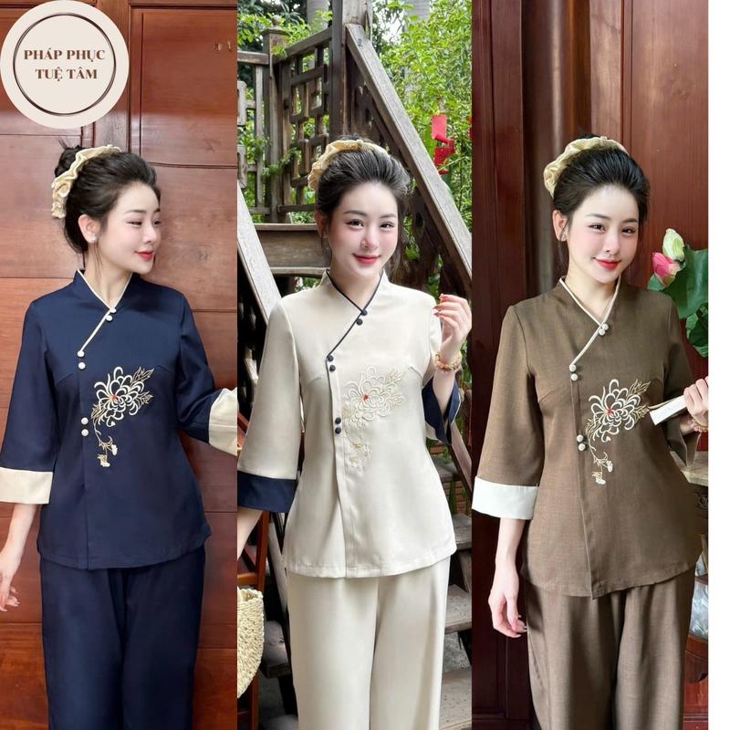 [ HÀNG MỚI ] Tuệ Tâm Đồ lam đi chùa nữ cổ V dáng vạt hò, tay lỡ phối màu thêu họa tiết hoa cúc Pháp phục cách tân chất đũi thanh lịch