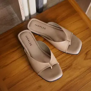 Avenlee Masae - Sandal Slop Teplek Wanita Daily Casual Sendal Wanita Polos Kekinian Elegan Flat