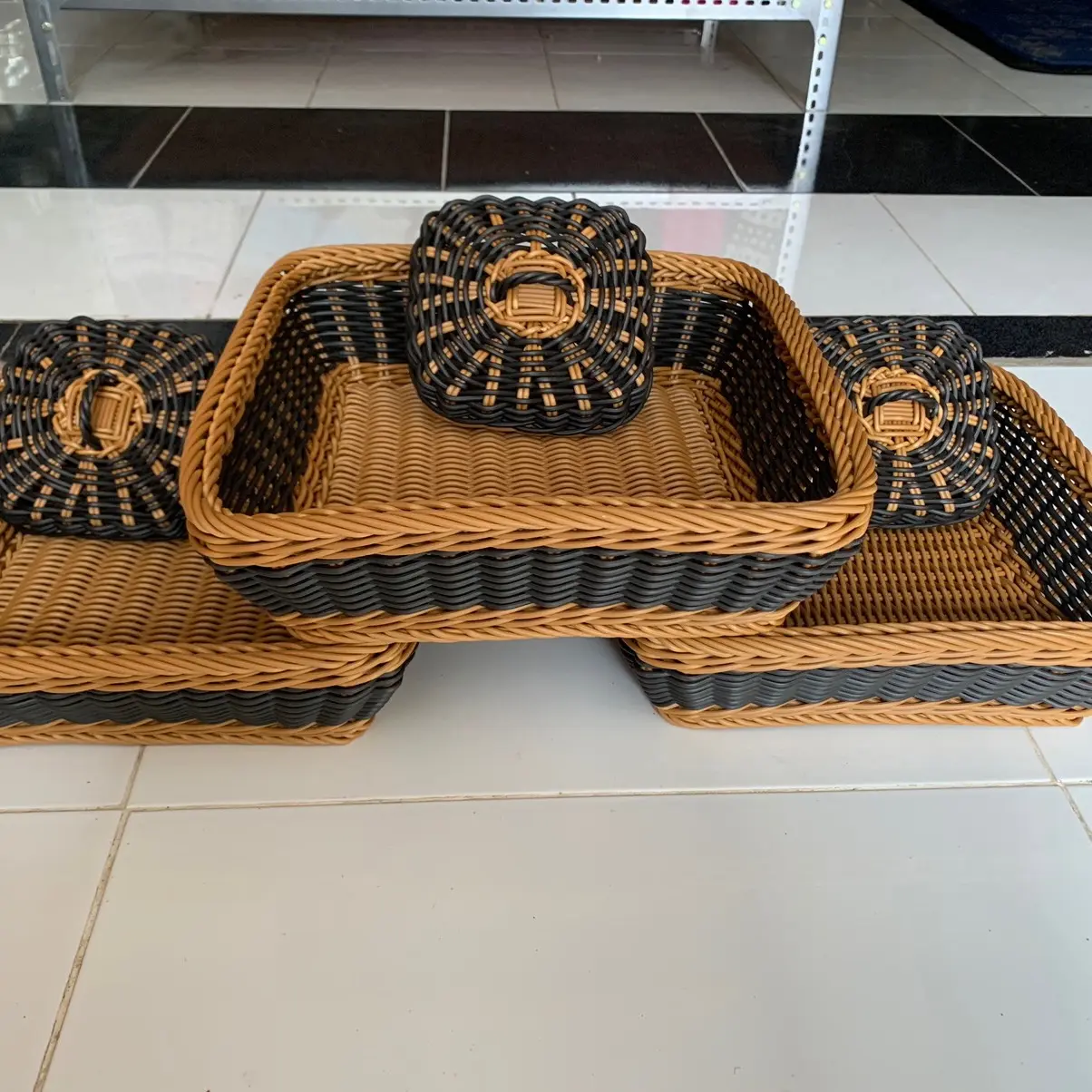 Kepe sintetis. Uk 32 x 32 cm