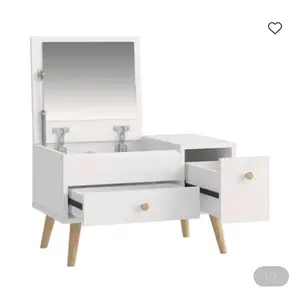 INFORMA Kerry Nakas dengan Cermin