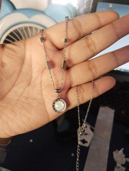 Product Review of Kalung Titanium Liontin Bulat Putih/Hitam Romawi Super Mewah Anti Karat Dan Luntur Emas from i**9 1