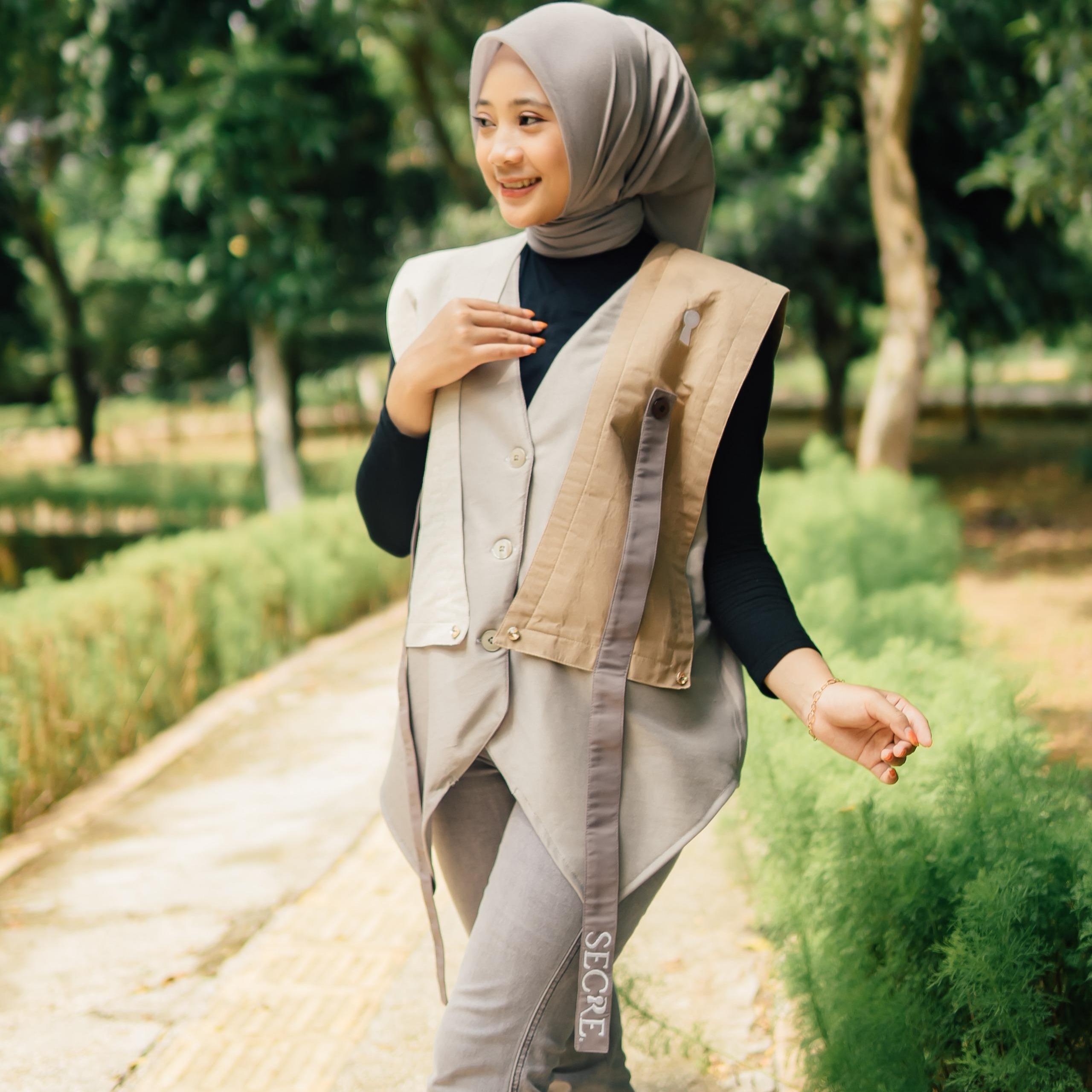 VELORA VEST