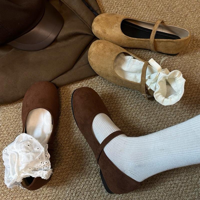 Phom to chân gầy lùi 1 size giày Bệt da lộn dây cài xinh mã T1038