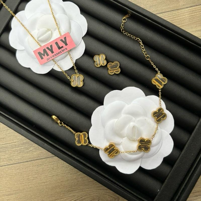Set cỏ 4 lá titan không gỉ mạ vàng 18k Set 3 món dây chuyền bông tai lắc tay