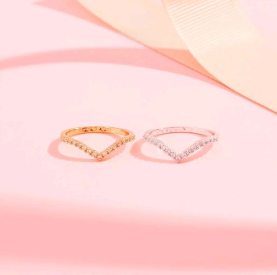 Cincin Titanium Elegan Anti Karat Model Fuji Permata Dengan Desain V Cantik Dan Tahan Lama