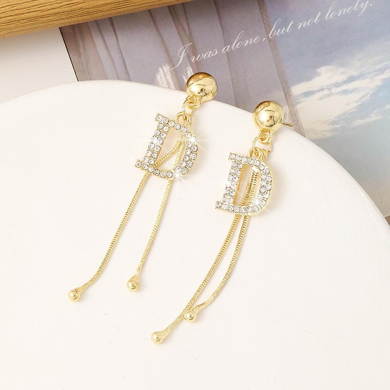 Mua ba bộ quần áo, nhận quà miễn phí tại [Brand Name] 5
