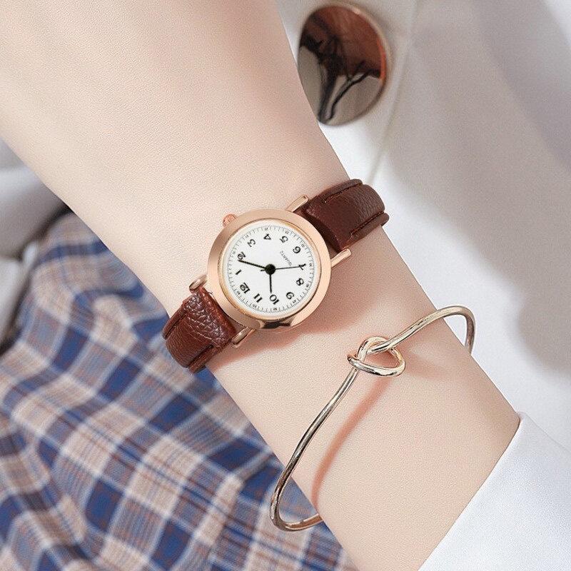 Product Introduction of Jam Tangan Wanita, Dail Bulat Kecil, Gaya Retro, Tali Kulit Kasual, Pergerakan Kuarza 4