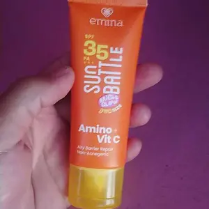 Emina Sun Battle Bright Glow SPF 35 PA+++ - Sunscreen Serum Amino Vitamin C - Cerah, Ringan, Hydrating [Teruji In Vivo] Non acnegenic & Non Comedogenic. Cocok semua jenis kulit