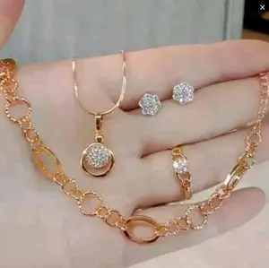 satu set perhiasan mewah titanium cocok untuk semua usia Emas