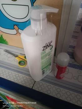 Product Review of Zinc Shampoo Refreshing Cool Botol 680ml from i**6 1