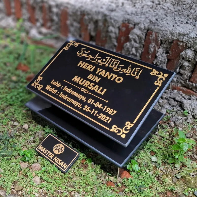 Batu Nisan Granit Uk 20x30 Berkualitas Dengan Dudukan 2