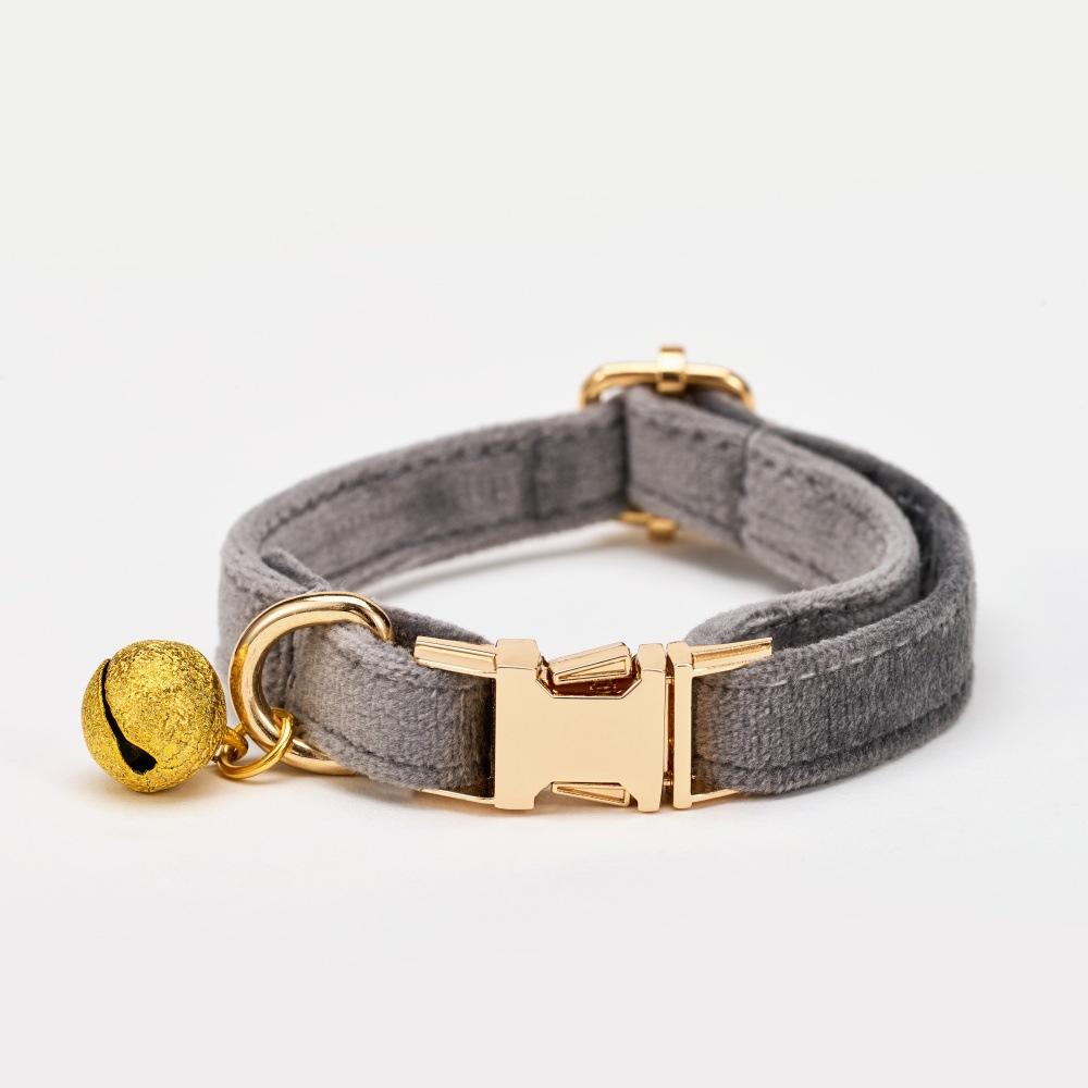 Collar Kucing Velvet Soft dengan Lonceng Emas & Buckle Ajustable | Soft Velvet Cat Collar with Gold Bell & Adjustable Buckle