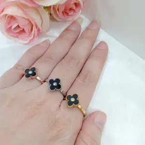 Cincin Titanium Wanita Fashion Bunga Clover Hitam Titik Putih Elegan