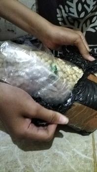 Product Review of 5 bungkus Kacang Kupas Asli Tuban 250g x 5 Bungkus - Total Berat 1,250g - Goreng, Food, Mete, Kering, Snack, Cemilan Bawang Makanan Camilan Mede from a**t 1