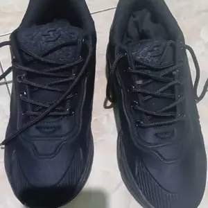 Servodio - Artemis Fans Edition Hitam Polos - Sepatu Sneakers Running Gym Shoes Fashion Casual Black