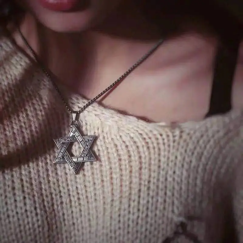 Kalung Bintang Segi 6 / Kalung Rantai + Liontin Bintang Enam Hexagram Gaya Hip Hop Korea Unik Keren Gaul / Hexagram Star of David Pendant + Chain Simple Hollow Double Triangle Necklace / Aksesoris Fashion Cowok Kalung Heksagram Bintang Daud 6