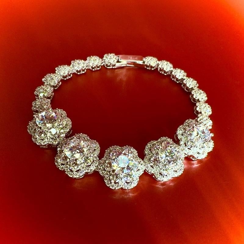 Lắc tay vip kiểu 5 bông vip 3 tầng với chủ Italy 6ly viền tấm 2ly,1ly full đai hoa mai full hạt 1ly khóa hộp bạc ý nguyên chất 925 đã xi kim