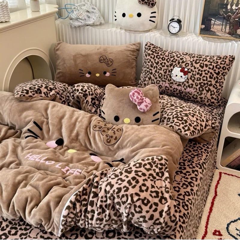Bộ chăn ga gối nỉ nhung Hello Kitty xinh xắn - Set 4 món tặng kèm gối decor siêu dễ thương