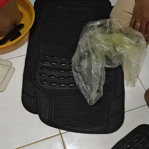 Karpet Karet Mobil Berkualitas Tinggi 4 Potong Cocok untuk Mobil 7 Penumpang, Universal untuk Honda dan Toyota karpet  mobil  carry  futura truk