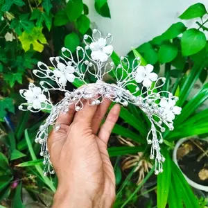 AMINUR Acc Mahkota Bando Hiasan Kepala Crown Dewasa dan anak anak Ringan & Nyaman Cocok Untuk Berbagai Acara tari karnaval dll Bunga