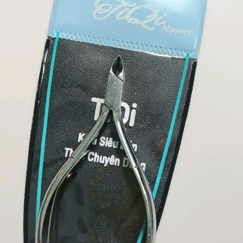 Kềm Cắt Da đầu vuông trắng, thép chuyên dùng. Độ bén lâu