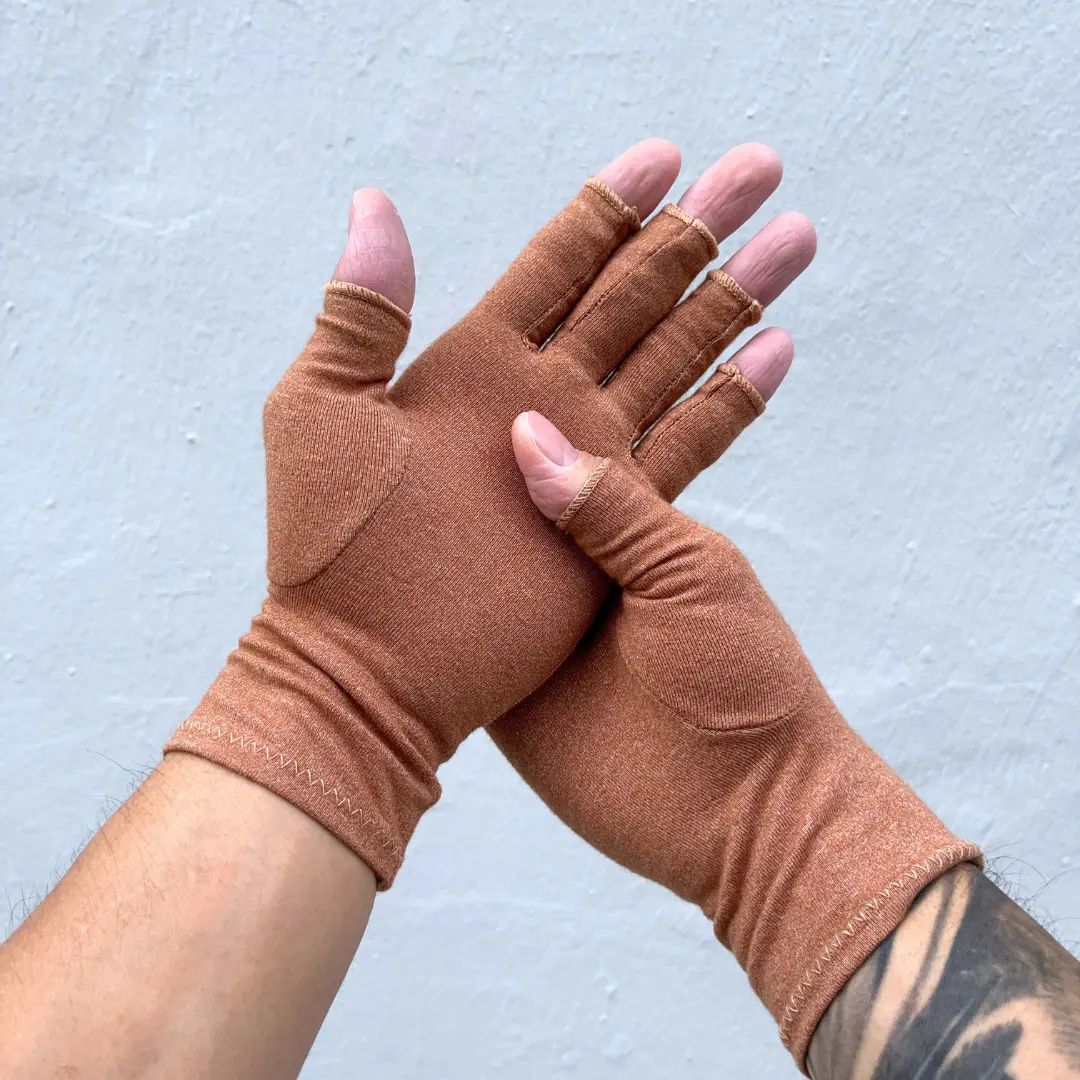 Recovry Gloves (Pair) for effectively relieving hand pain, arthritis, stiffness, swelling, and other hand related issues.
