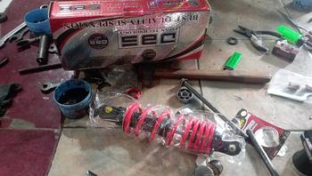 Product Review of SHOCK DBS 280MM JUPITER VEGA F1ZR CRYPTON ALFA SEPASANG 280MM DBS ORIGINAL Motorcycle from D**e W**i 1