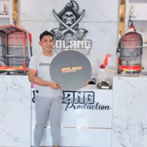 Lantai sangkar bolang motif karbon kuat dan kokoh