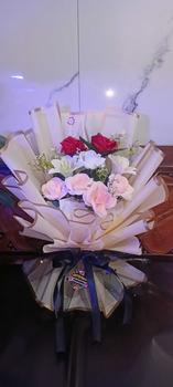 Product Review of *5 LEMBAR* Kertas Cellophane Bucket Bunga [Frame Transparent Glossy] Flower Wrapping Paper Celophane / Krtas Buket Bening Chellophane Hologram untuk Bouquet Snack Uang Wisuda from D** j**a A**U 2