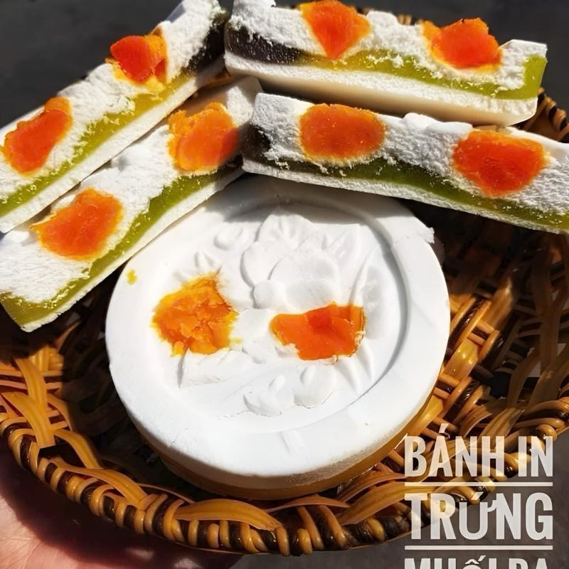 Vy Anh [ Combo Bánh In Trứng Muối ] 500gr Bánh In Truyền Thống Trứng muối + 450gr Bánh In Cacao Trứng Muối Mix 4 nhân ( Bí Đỏ , Đậu Xanh Sầu Riêng , Khoai Môn , Nhân Đậu Lá Dứa ) thơm ngon bùi béo