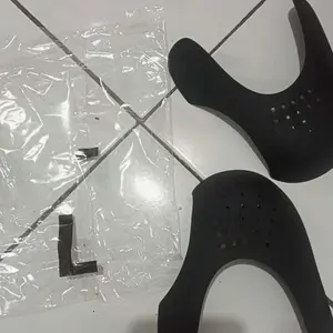 SEPASANG SHOE SHIELD ANTI SNEAKERS TERTEKUK PELINDUNG SEPATU SNEAKERS AKSESORIS SEPATU SNEAKERS INSOLE SEPATU Hitam Putih