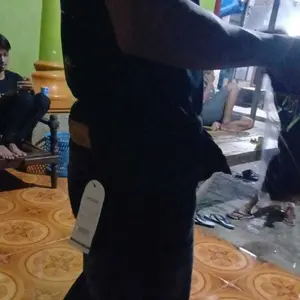 Setelan kaos RUCAS dan celana jeans pria wisker skena Gombrong -desain modis