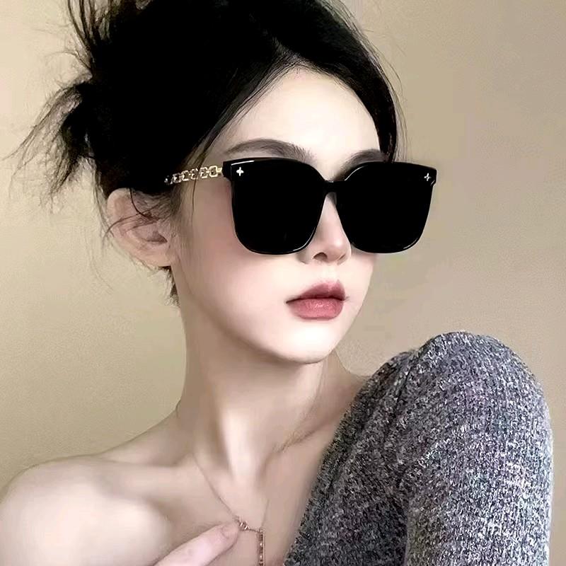 kacamata hitam rantai gold 0