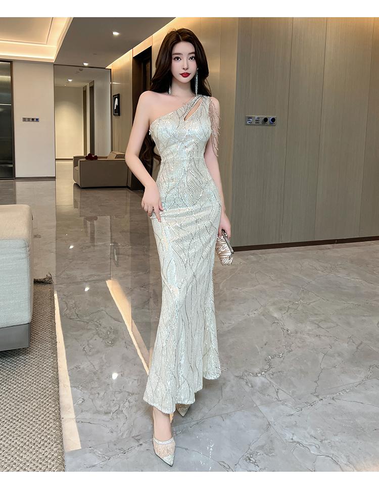 Ready stock ship at the same day Silver sequined evening dress women's new light luxury niche high-end high-end temperament celebrity beautiful fishtail skirt