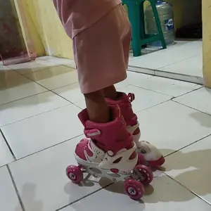 KIX Sepatu Roda Model Mobil Roda Dua Depan Belakang Fullset Lengkap Helm dan Dekker dengan Desain Panda Lucu Merk POWER