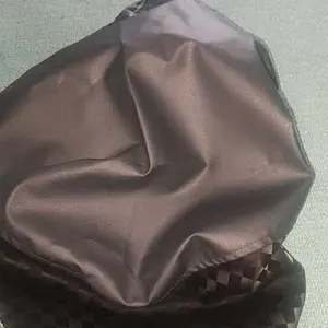 Sarung Jok Motor Kombinasi Langsung Pakai Anti Cakar Kucing Bahan Kulit Premium Amplas Jeruk Catur3D Anti Air Anti Rembes untuk Motor Anda