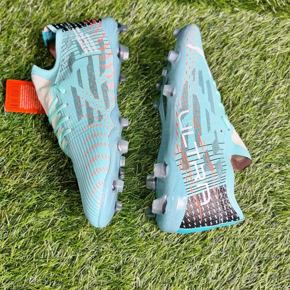 Sepatu Bola Dewasa Ult Ukuran 39-43 dengan Hadiah Kaos Kaki/Deker - Boots