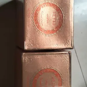 【HEYXl】【BPOM】【Kemasan Lama dan Kemasan Baru dikirim Secara Acak 】 Mencerahkanwarna kulit【30g】Melembapkan kulit/Meratakan warna kulit/Menjaga kulit halus