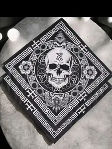 SLAYER SYAL BANDANA SCARF MOTIF TENGKORAK SEGIEMPAT DENGAN DESAIN UNIK COCOK UNTUK AKSESORIS SEHARI HARI IDEAL UNTUK GAYA MODERN Tampilan Tengkorak Segiempat Memberikan Sentuhan Gaya yang Berbeda