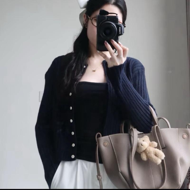 Áo len gân cổ tròn cúc tim dáng ôm body áo len nữ kiểu dày dặn mềm mịn nhiều màu DÁNG ÔM