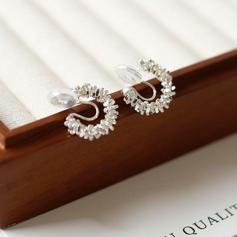 Product Introduction of Chunky Hoop Earrings Huggie Stud Earrings Silver Loop Clip-on Earrings for Women 20