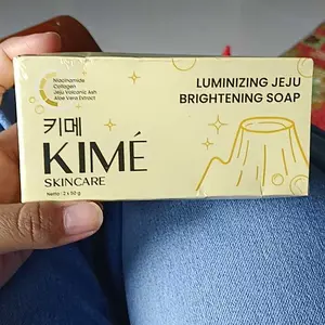 [BUY 1 BOX GET 2 BATANG] KIME Luminizing Jeju Brightening Soap 100GR | Volcanic Ash Charcoal Niacinamide Collagen | Sabun Batang Mencerahkan Kulit Wajah Glowing Pemutih Tubuh Muka Pencerah Badan Leher Kaki Tangan Ketiak Whitening Eksfoliasi Flek Hitam