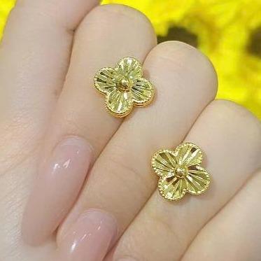 Bông tai cỏ 4 lá chạm máy sáng đẹp khóa chốt đẩy chất Titan xi vàng bền màu hot