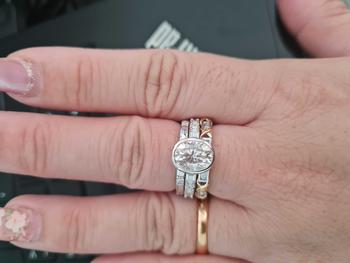 Product Review of 2.0CT Oval Cut Synthetic Moissanite ring Anniversary Engagement Gift Beauty Jewelry R134 from E**n L** 0